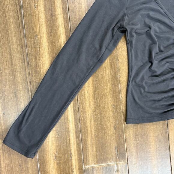 Lulu’s L Black Ruched Middle Long Sleeve Cropped Top V Neck, Soft - Picture 2 of 9
